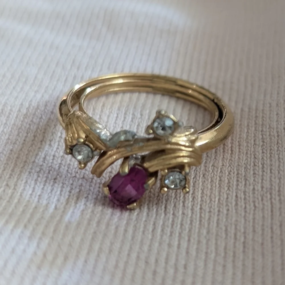 Pretty Avon Vintage Royal Radiance Simulated Ruby & Rhinestone Ring   Sz 6.5/7 - Picture 3 of 6